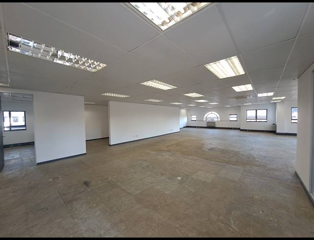 423M² OFFICE TO LET IN HYDE PARK